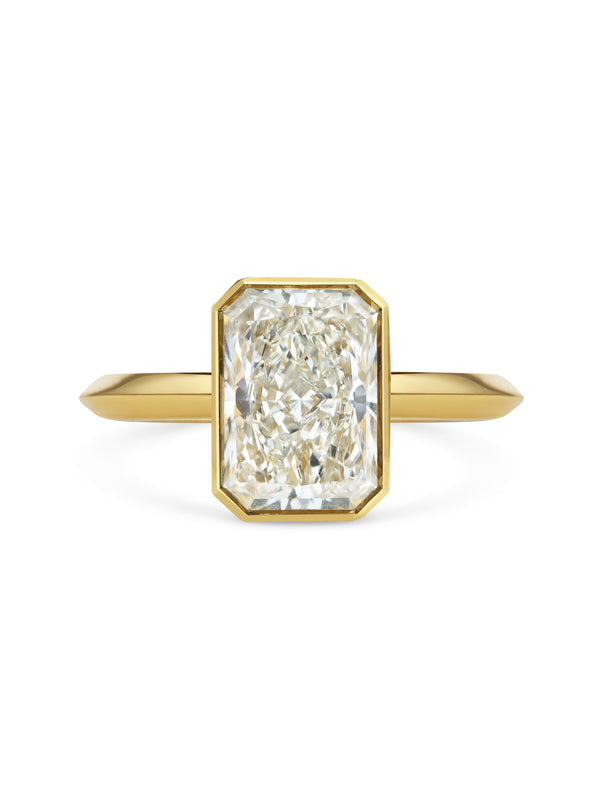 The Stella Ring by East London jeweller Rachel Boston | Discover our collections of unique and timeless engagement rings, wedding rings, and modern fine jewellery.