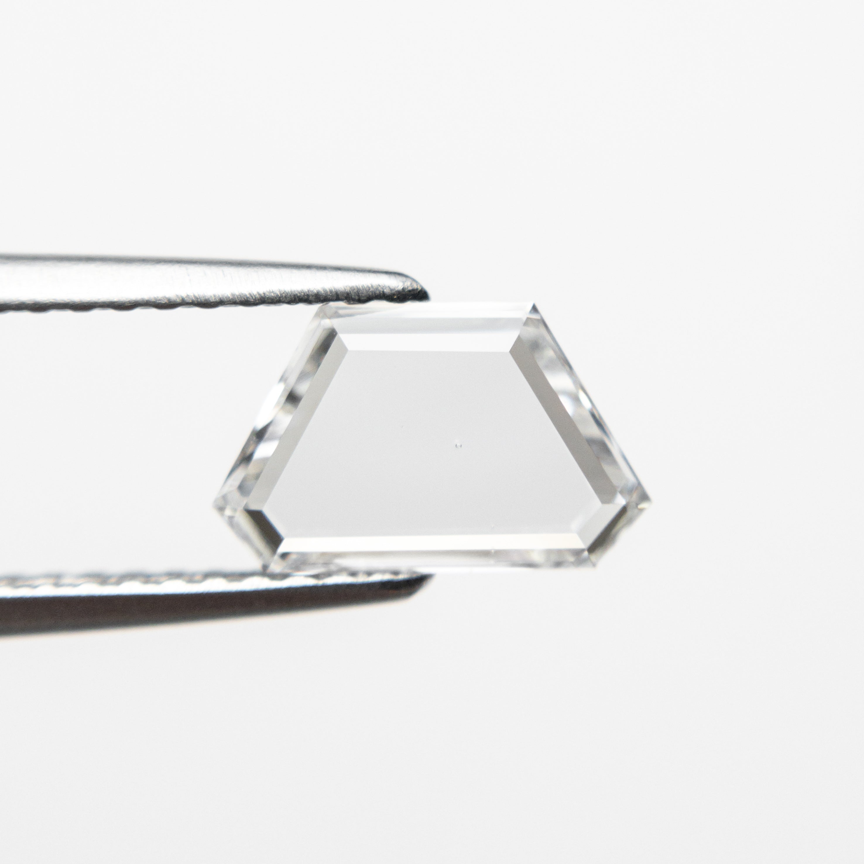 The 0.90ct 5.52x9.06x1.62mm VS2/SI1 E Geometric Portrait Cut 19854-19 by East London jeweller Rachel Boston | Discover our collections of unique and timeless engagement rings, wedding rings, and modern fine jewellery.