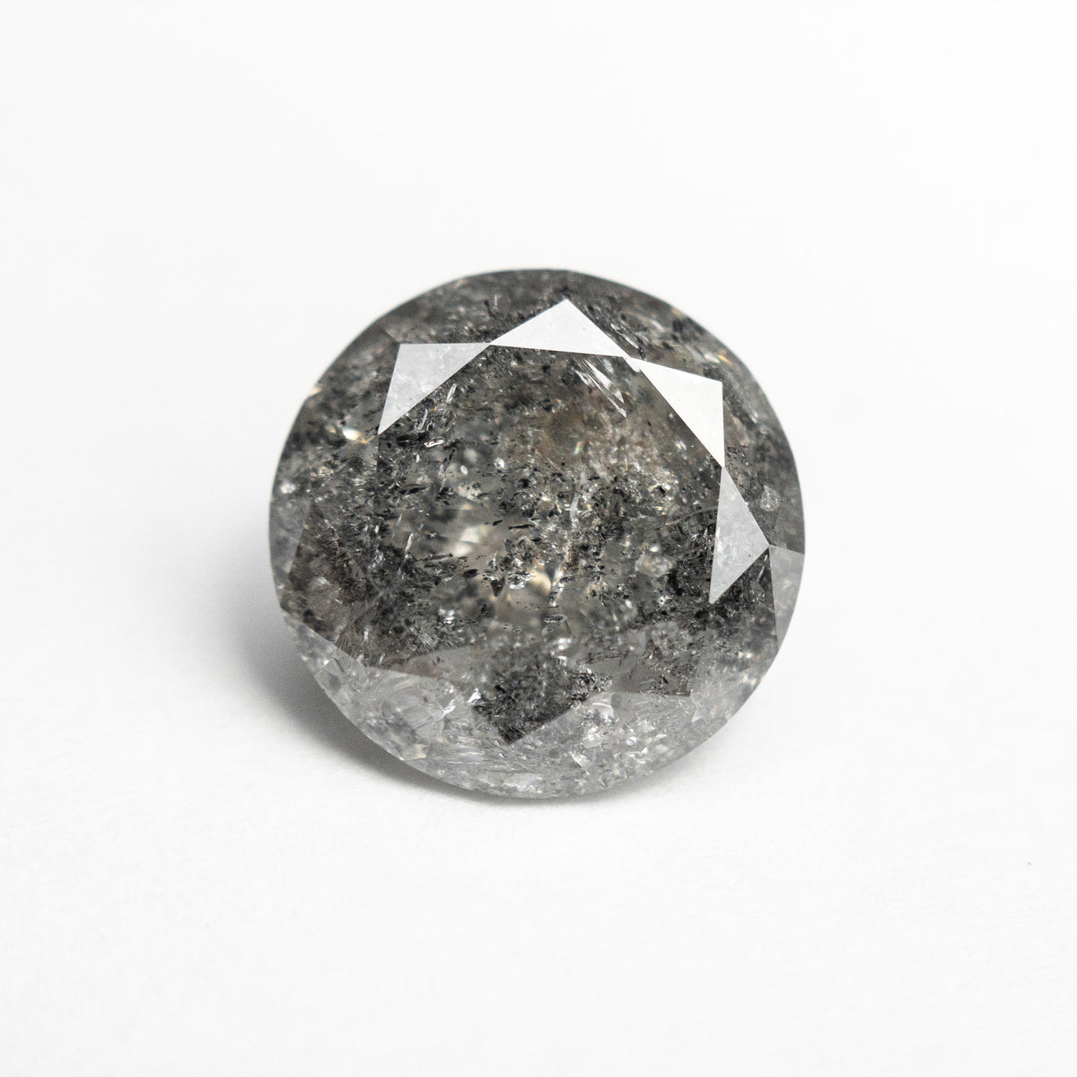 The 3.01ct 9.36x9.34x5.29mm Round Brilliant 20931-08 by East London jeweller Rachel Boston | Discover our collections of unique and timeless engagement rings, wedding rings, and modern fine jewellery.