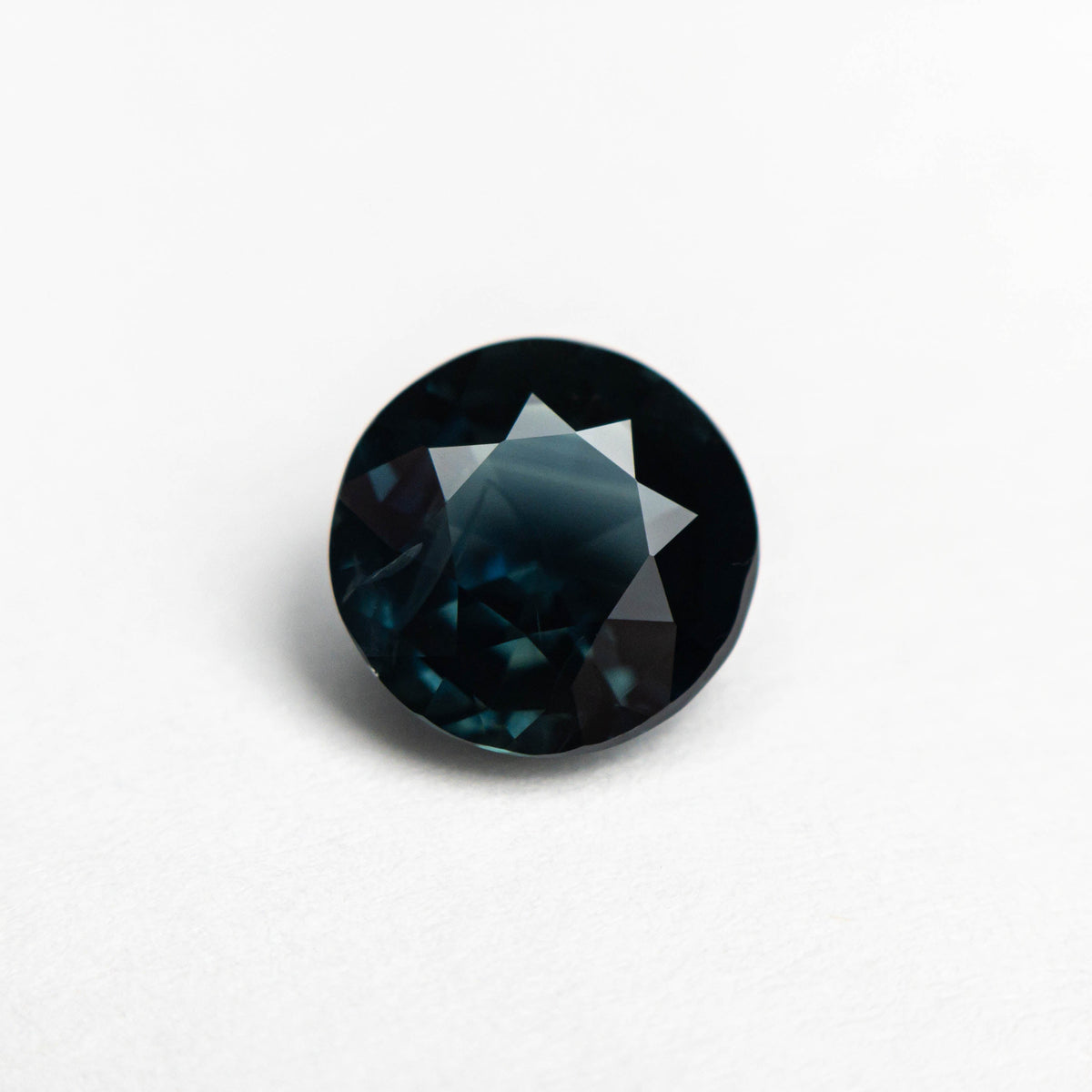 The 1.75ct 7.36x7.31x4.08mm Round Brilliant Sapphire 20959-09 by East London jeweller Rachel Boston | Discover our collections of unique and timeless engagement rings, wedding rings, and modern fine jewellery.