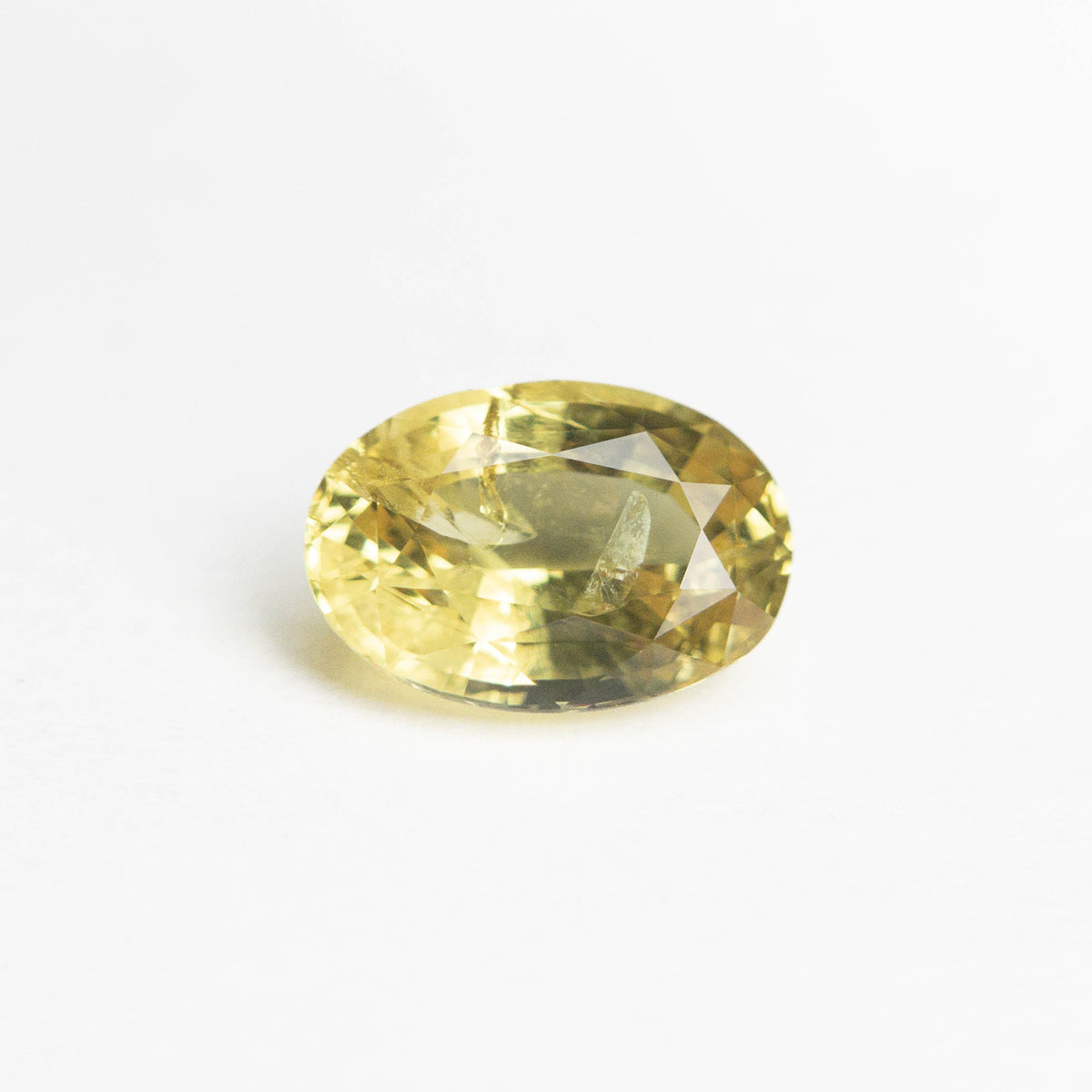The 0.90ct 6.79x4.70x3.27mm Oval Brilliant Sapphire 23047-01 by East London jeweller Rachel Boston | Discover our collections of unique and timeless engagement rings, wedding rings, and modern fine jewellery.