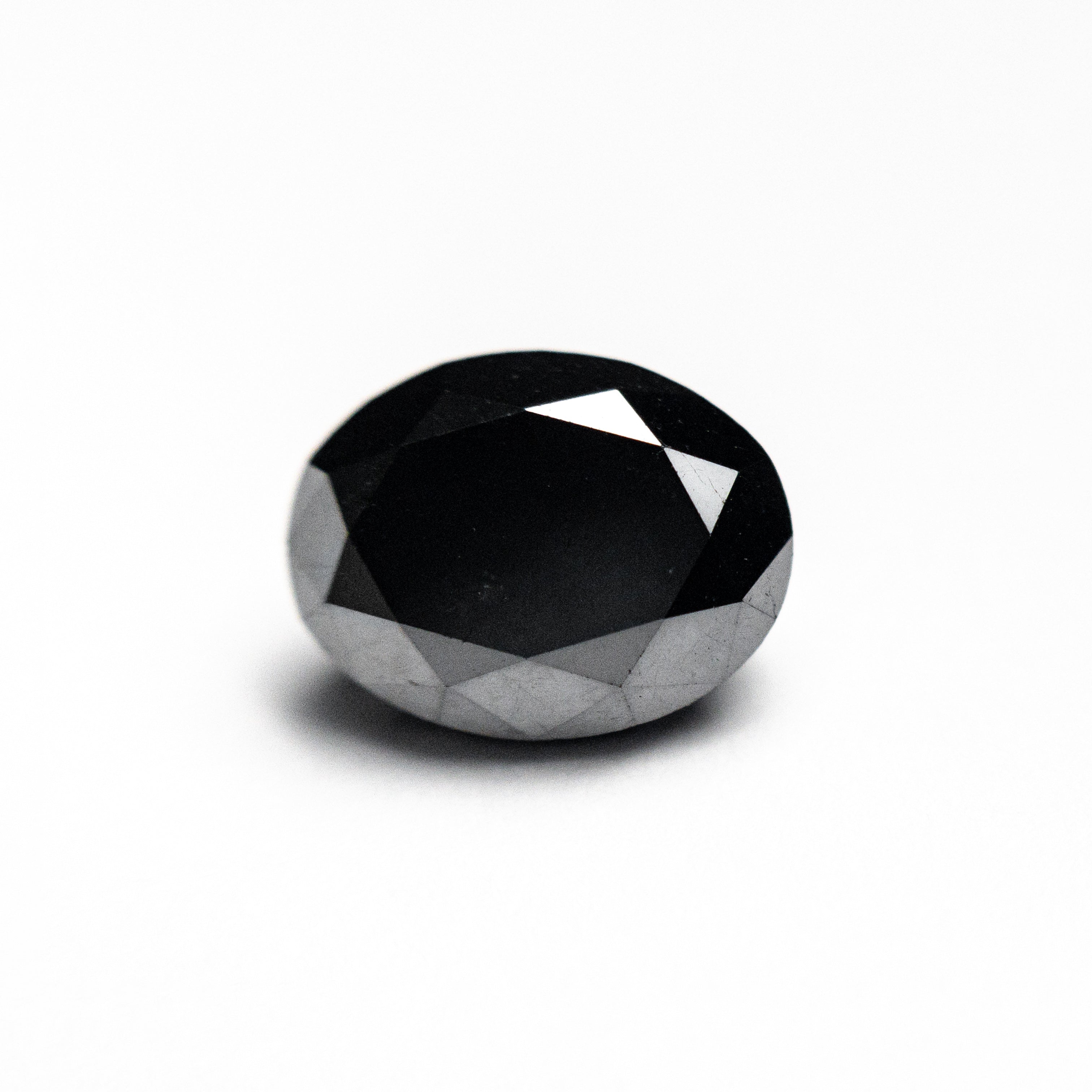 The 2.82ct 9.01x6.95x6.11mm Oval Brilliant 25471-06 by East London jeweller Rachel Boston | Discover our collections of unique and timeless engagement rings, wedding rings, and modern fine jewellery.