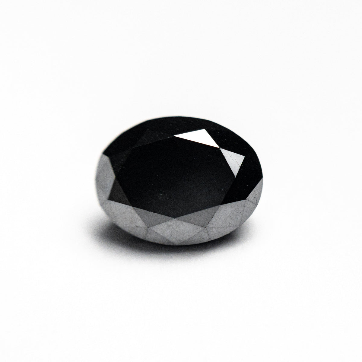 The 2.82ct 9.01x6.95x6.11mm Oval Brilliant 25471-06 by East London jeweller Rachel Boston | Discover our collections of unique and timeless engagement rings, wedding rings, and modern fine jewellery.