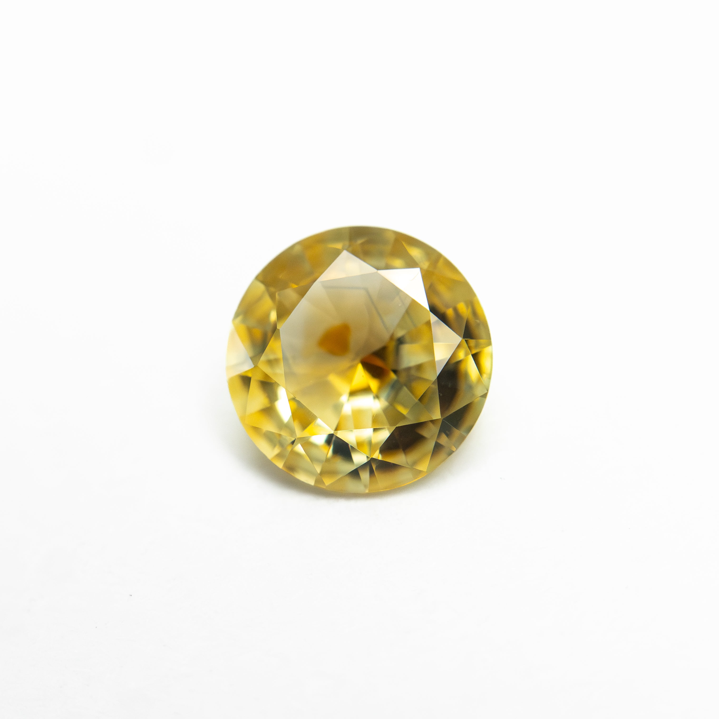 The 0.85ct 6.18x6.18x2.96mm Round Brilliant Sapphire 26696-01 by East London jeweller Rachel Boston | Discover our collections of unique and timeless engagement rings, wedding rings, and modern fine jewellery.