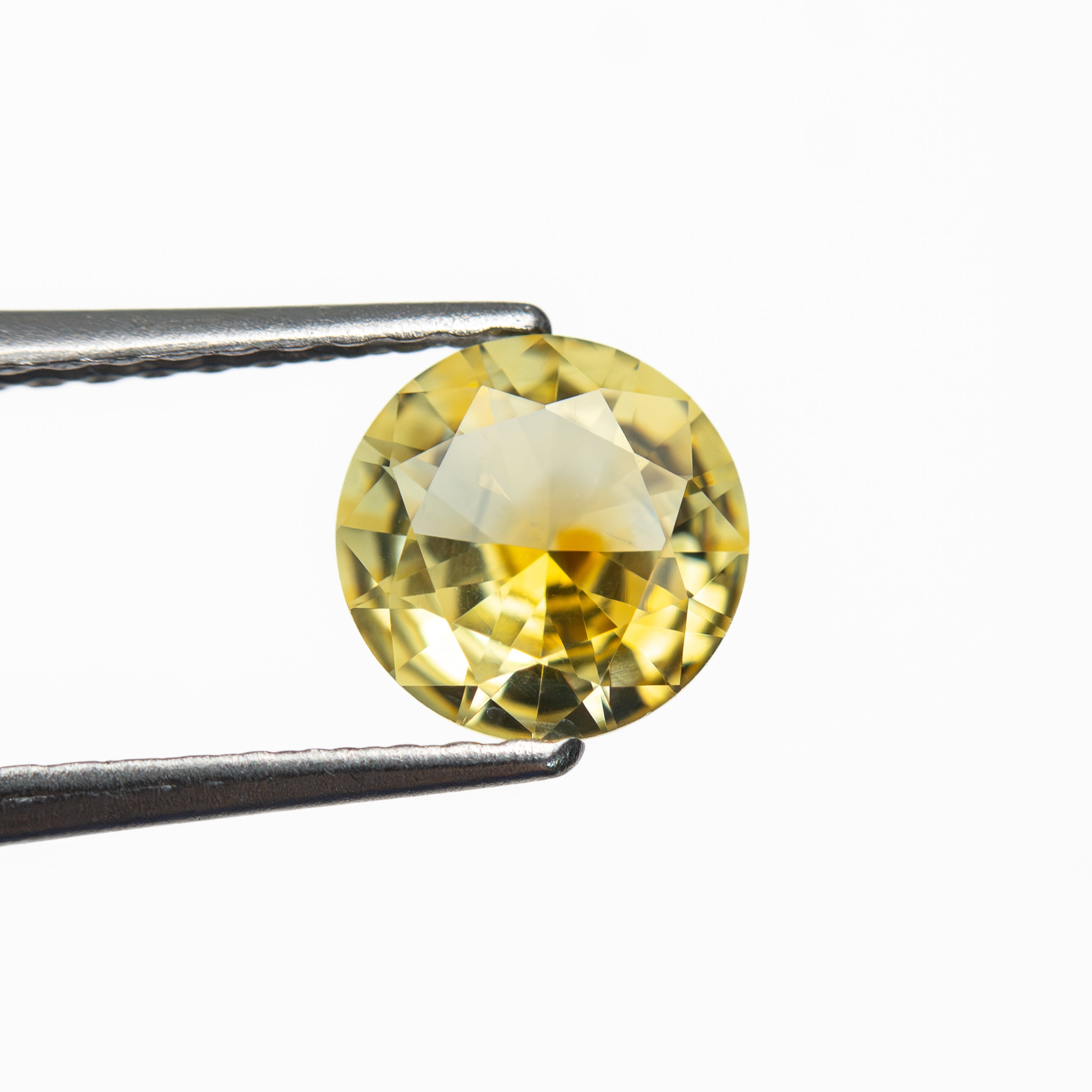 The 0.85ct 6.18x6.18x2.96mm Round Brilliant Sapphire 26696-01 by East London jeweller Rachel Boston | Discover our collections of unique and timeless engagement rings, wedding rings, and modern fine jewellery.
