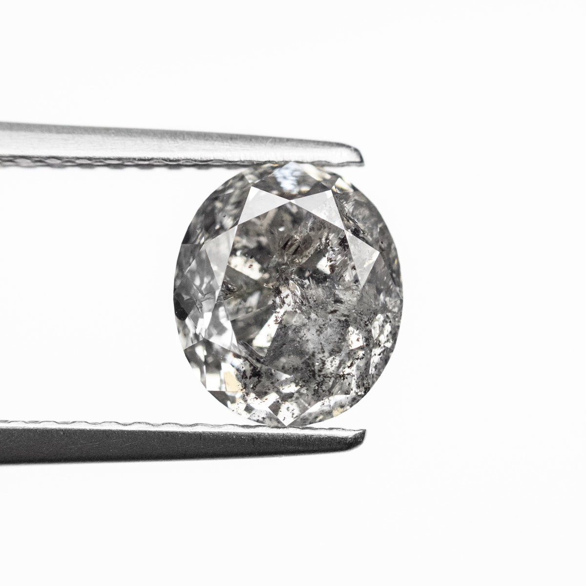 The 1.88ct 7.68x6.64x4.96mm Oval Brilliant 🇨🇦 26973-01 by East London jeweller Rachel Boston | Discover our collections of unique and timeless engagement rings, wedding rings, and modern fine jewellery.