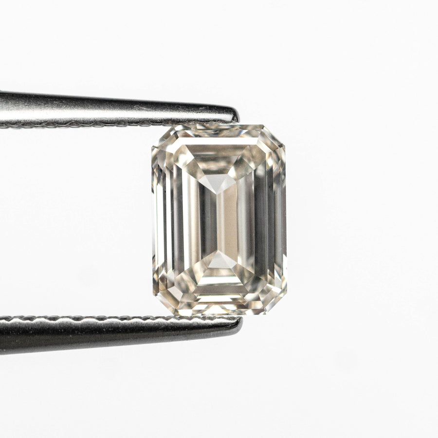 The 1.00ct 6.86x4.84x2.86mm VS1 L Cut Corner Rectangle Step Cut 27376-08 by East London jeweller Rachel Boston | Discover our collections of unique and timeless engagement rings, wedding rings, and modern fine jewellery. - Rachel Boston Jewellery