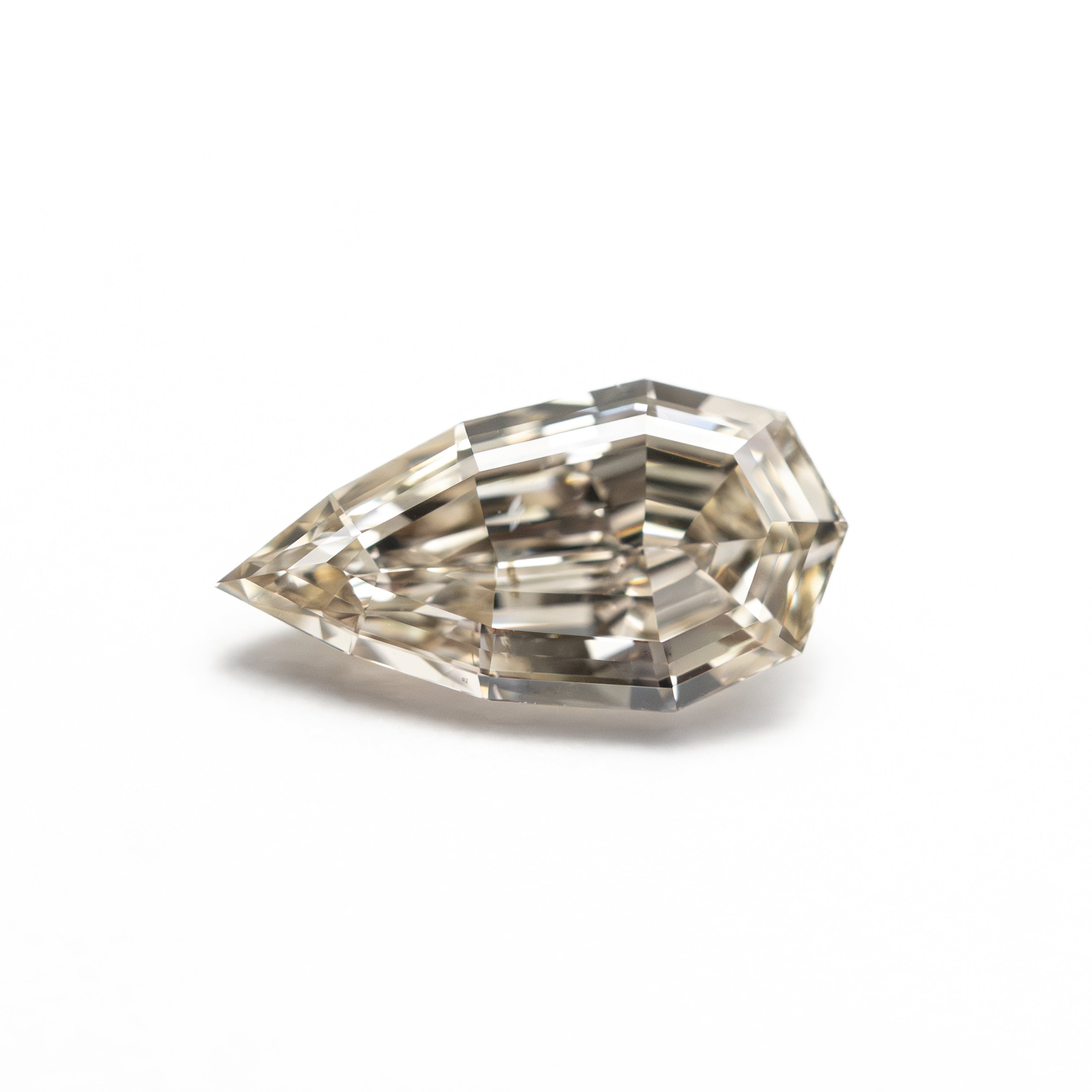 The 1.02ct 9.61x5.09x3.09mm SI1 Y-Z Geo Pear Step Cut 🇿🇦 27518-03 by East London jeweller Rachel Boston | Discover our collections of unique and timeless engagement rings, wedding rings, and modern fine jewellery.