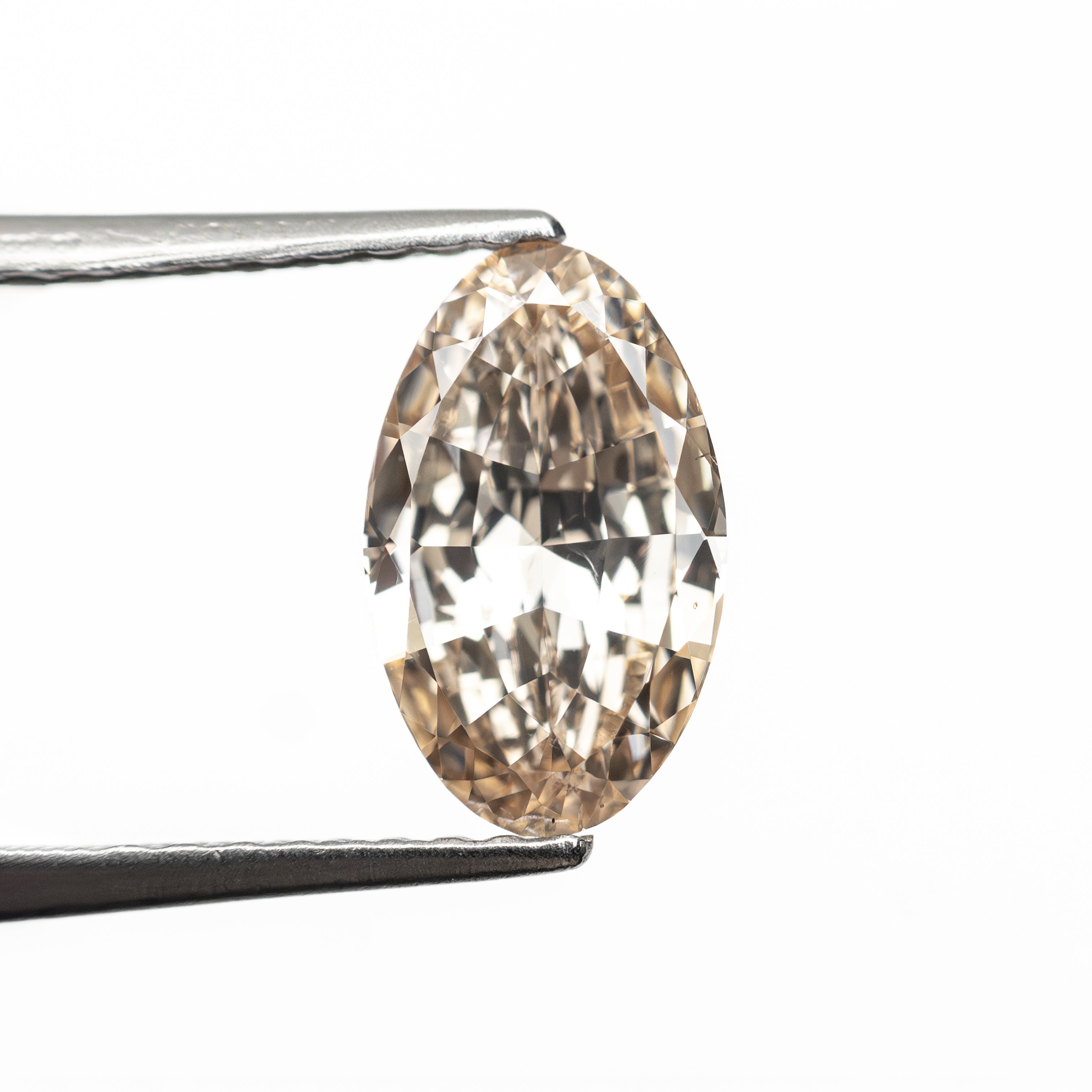 The 1.02ct 8.89x5.40x2.95mm SI2 C3 Oval Brilliant 🇨🇦 27518-08 by East London jeweller Rachel Boston | Discover our collections of unique and timeless engagement rings, wedding rings, and modern fine jewellery.