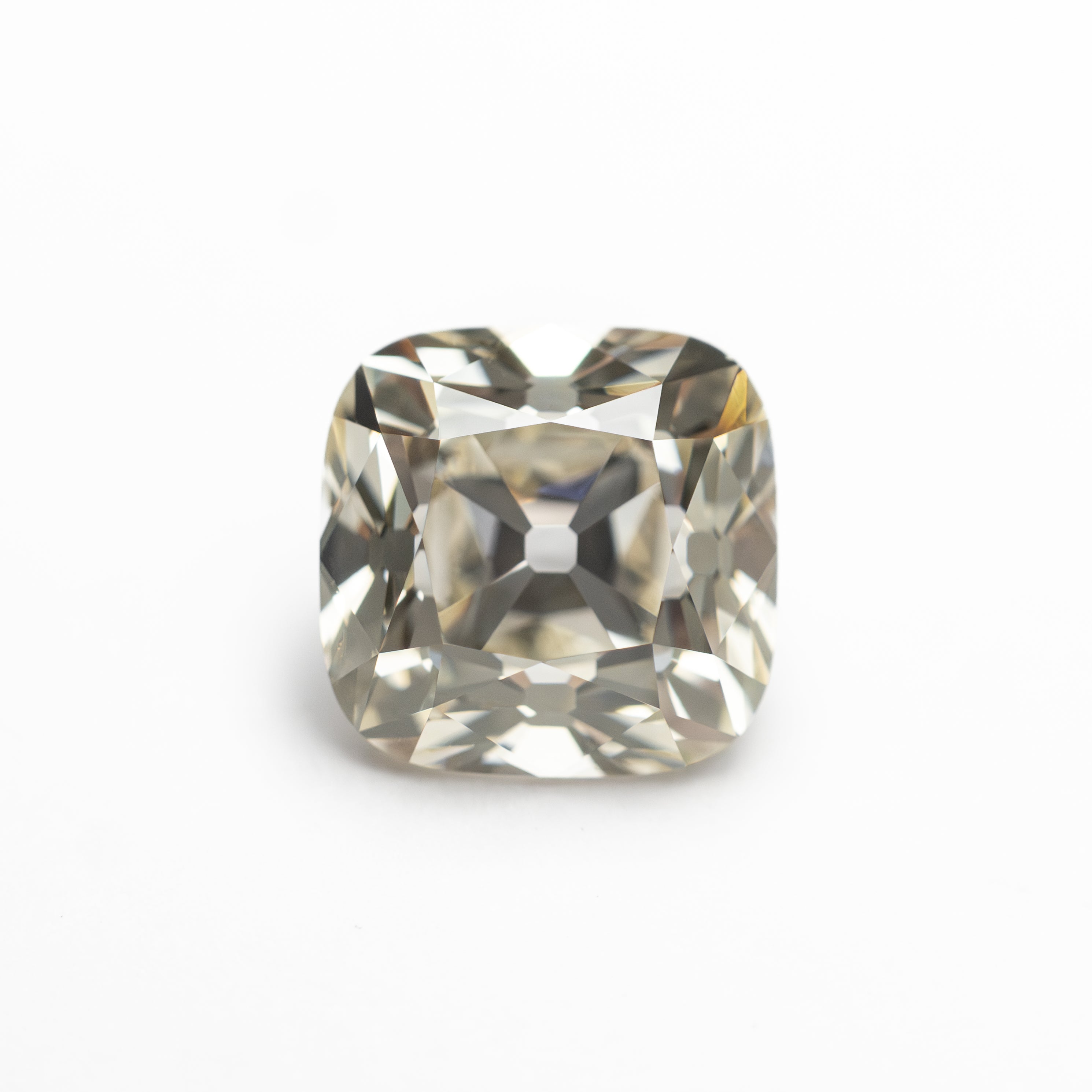 The 1.75ct 6.90x6.79x4.75mm VS1 Q-R Modern Antique Old Mine Cut 🇨🇦 27576-01 by East London jeweller Rachel Boston | Discover our collections of unique and timeless engagement rings, wedding rings, and modern fine jewellery.