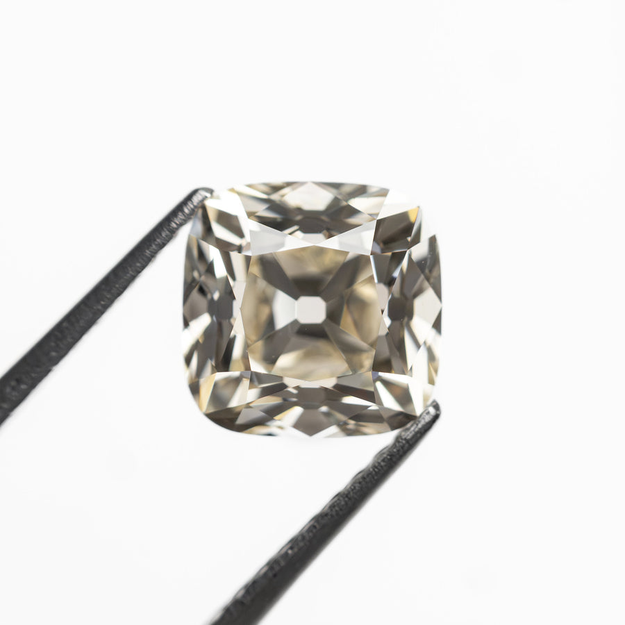 The 1.75ct 6.90x6.79x4.75mm VS1 Q-R Modern Antique Old Mine Cut 🇨🇦 27576-01 by East London jeweller Rachel Boston | Discover our collections of unique and timeless engagement rings, wedding rings, and modern fine jewellery. - Rachel Boston Jewellery