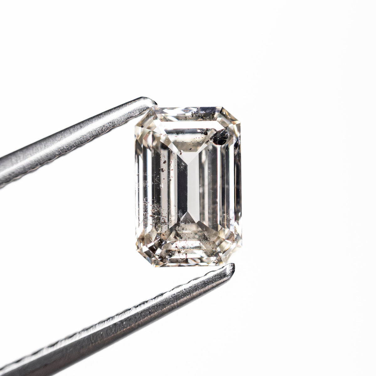 The 1.08ct 7.04x4.68x3.11mm Cut Corner Rectangle Step Cut 🇨🇦 27684-01 by East London jeweller Rachel Boston | Discover our collections of unique and timeless engagement rings, wedding rings, and modern fine jewellery.