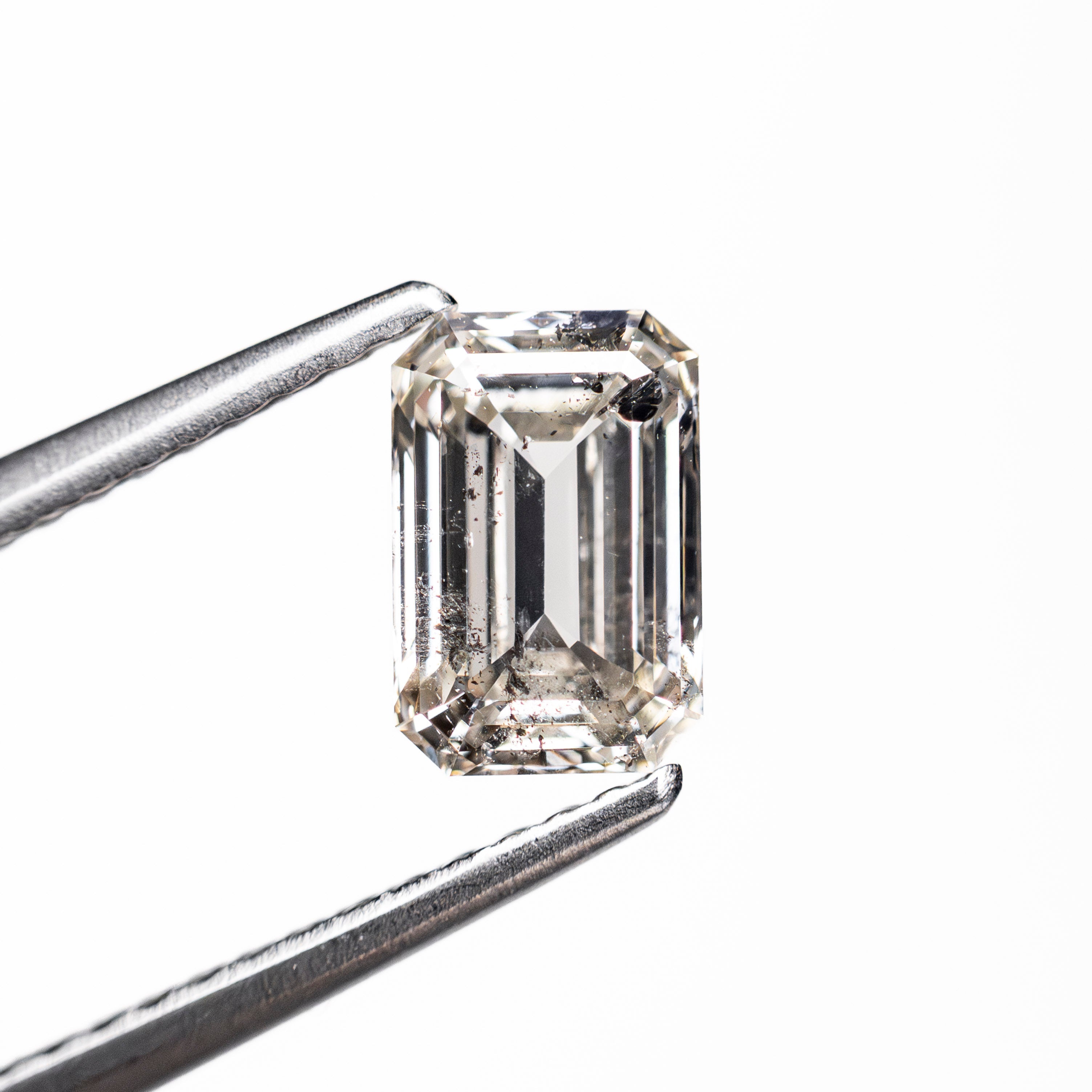 The 1.08ct 7.04x4.68x3.11mm Cut Corner Rectangle Step Cut 🇨🇦 27684-01 by East London jeweller Rachel Boston | Discover our collections of unique and timeless engagement rings, wedding rings, and modern fine jewellery.