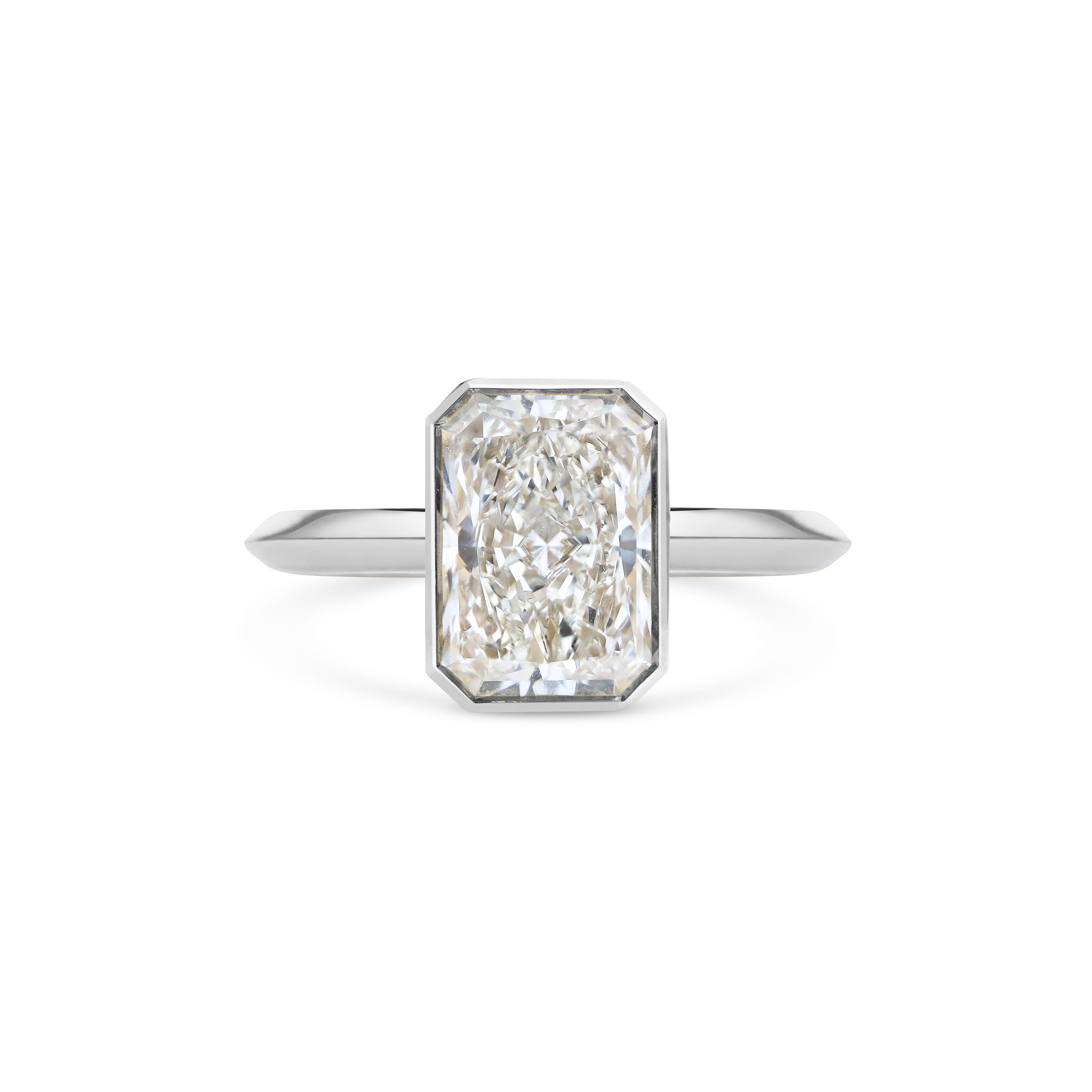 The Stella Ring by East London jeweller Rachel Boston | Discover our collections of unique and timeless engagement rings, wedding rings, and modern fine jewellery.