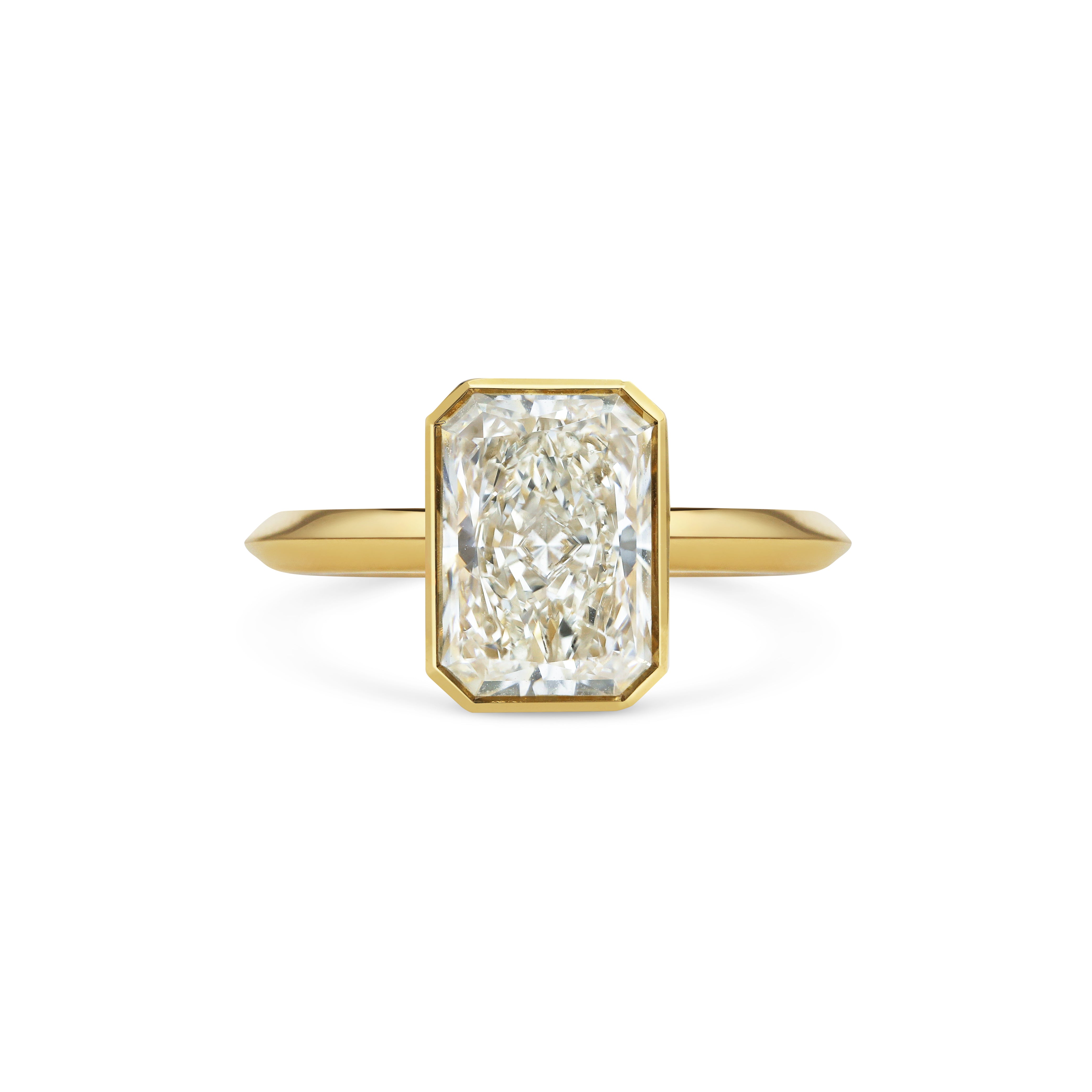 The Stella Ring by East London jeweller Rachel Boston | Discover our collections of unique and timeless engagement rings, wedding rings, and modern fine jewellery.