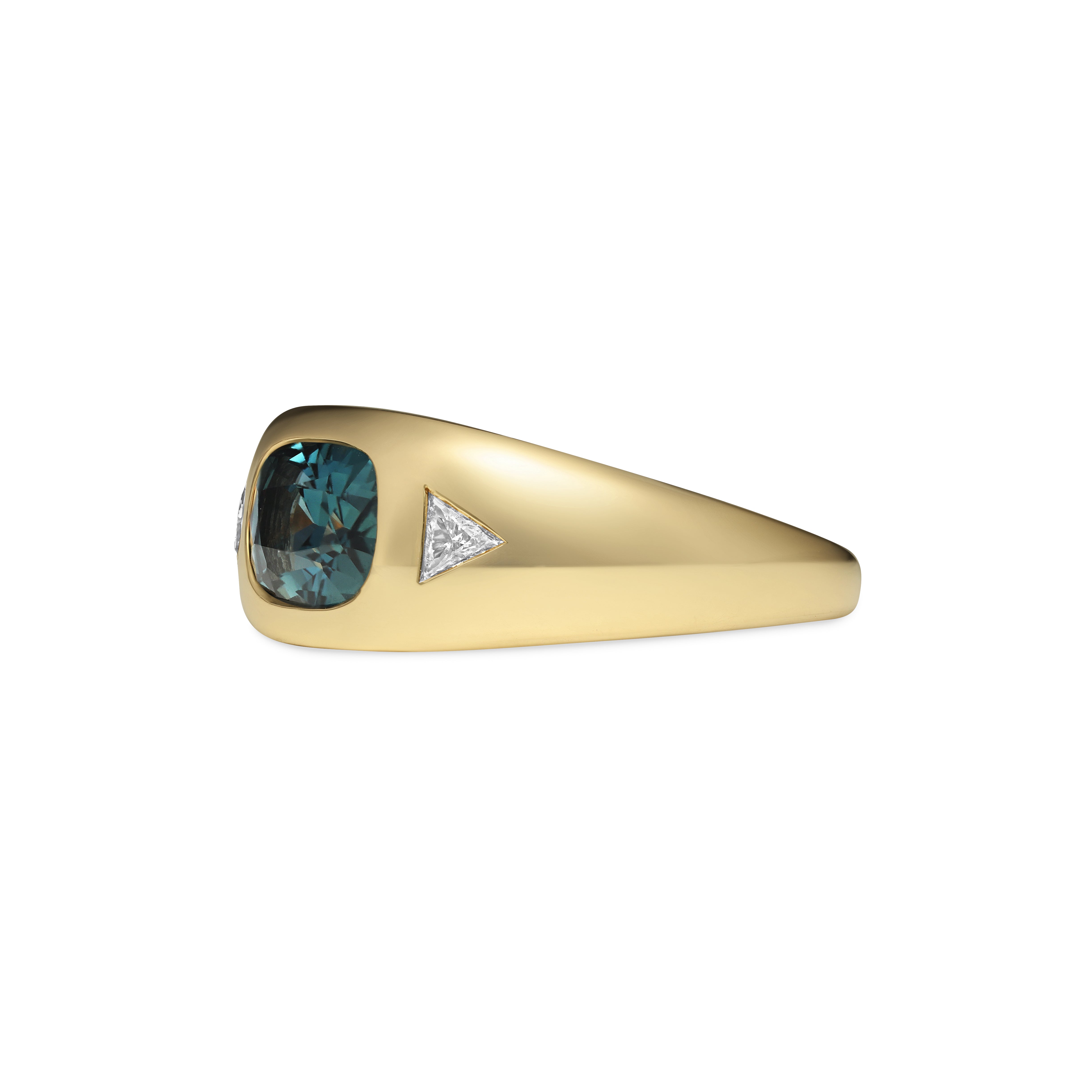 The Casma Ring by East London jeweller Rachel Boston | Discover our collections of unique and timeless engagement rings, wedding rings, and modern fine jewellery.