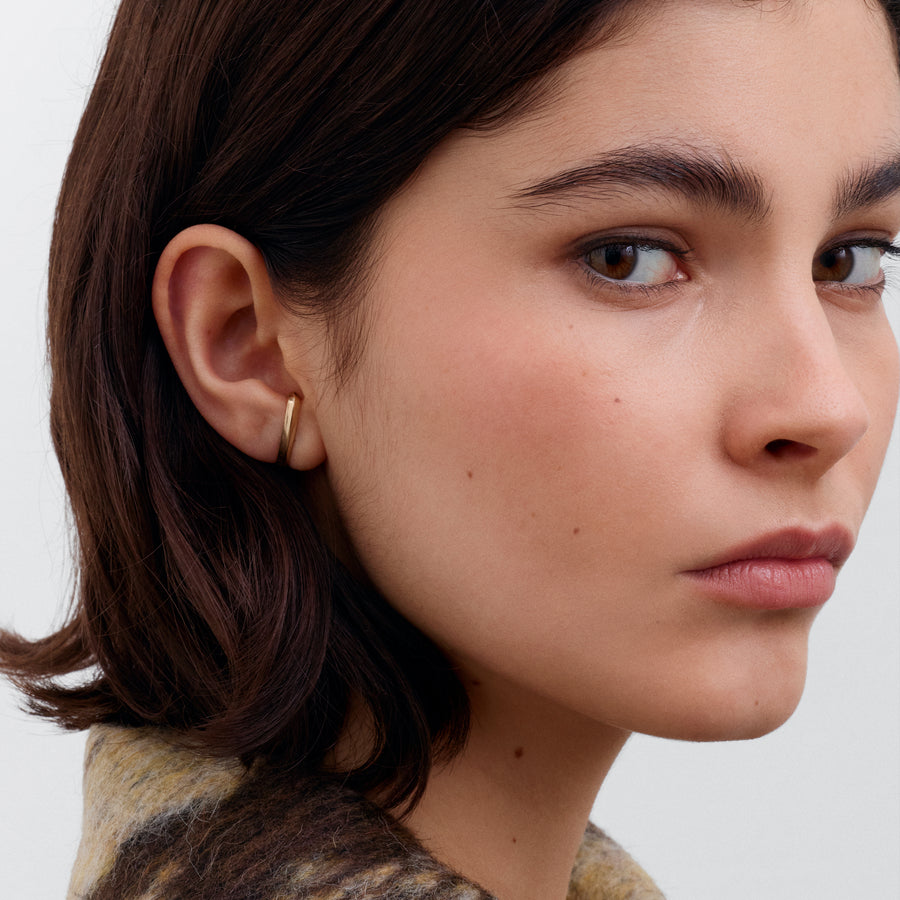 The LINE - SINGLE Earrings by East London jeweller Rachel Boston | Discover our collections of unique and timeless engagement rings, wedding rings, and modern fine jewellery. - Rachel Boston Jewellery