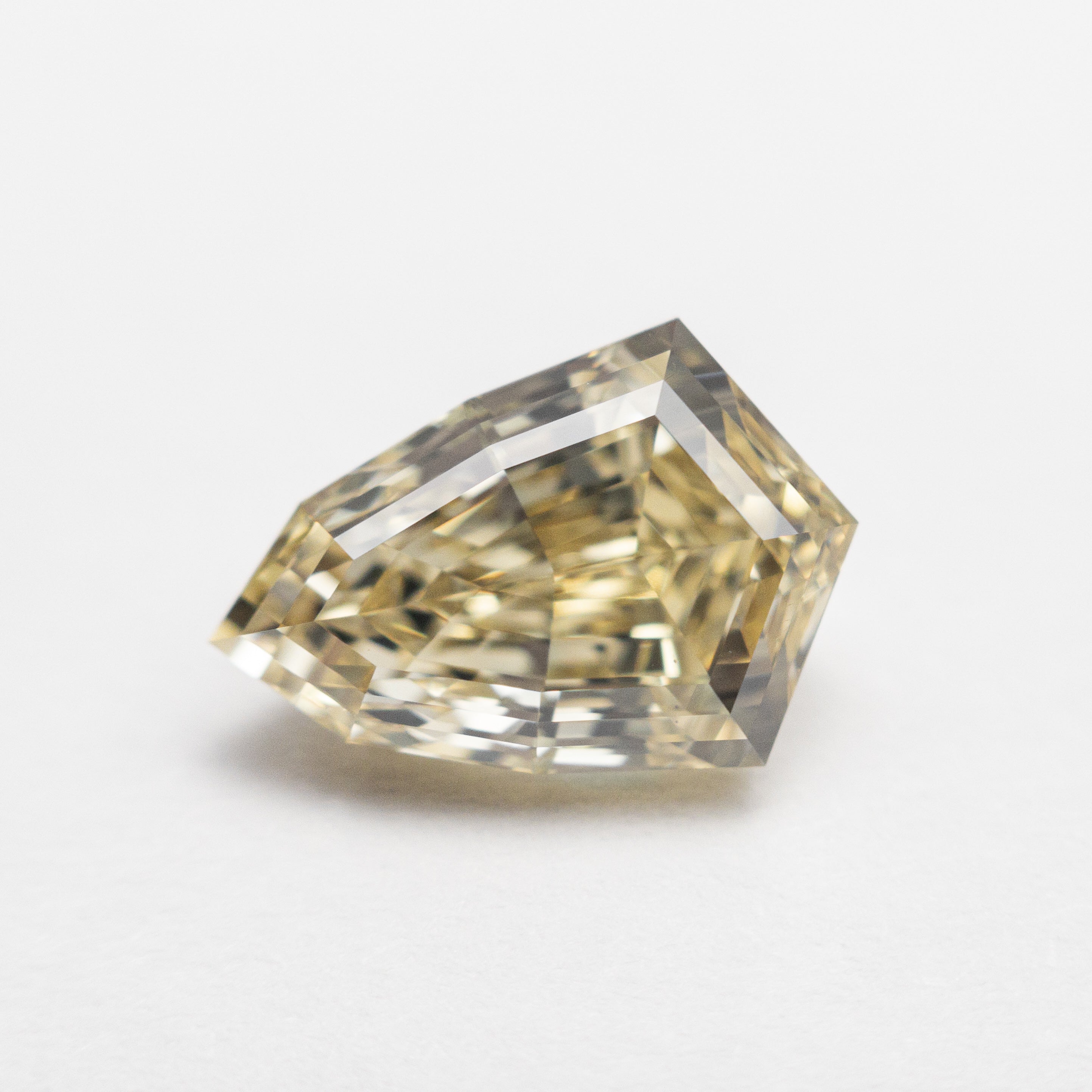 The 3.00ct 11.15x7.72x5.27mm VS1 Fancy Brownish Yellow Shield Step Cut 🇨🇦 21831-01 by East London jeweller Rachel Boston | Discover our collections of unique and timeless engagement rings, wedding rings, and modern fine jewellery.